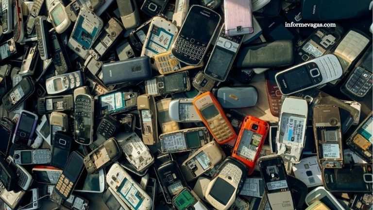 Robots Mining Gold: How E-Waste Could Fuel the Next Tech Revolution Robots Mining Gold